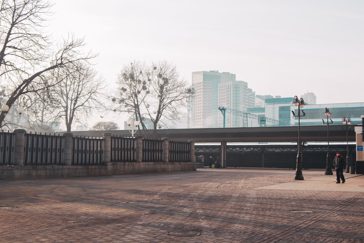 Площадь перед Центральным железнодорожным вокзалом очистили от МАФов Площадь перед Центральным железнодорожным вокзалом очистили от МАФов