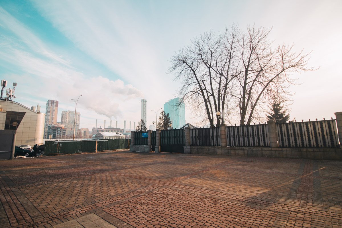 Данные игровые салоны не один год работали возле вокзала, докучая как пассажирам, так и простым прохожим Данные игровые салоны не один год работали возле вокзала, докучая как пассажирам, так и простым прохожим