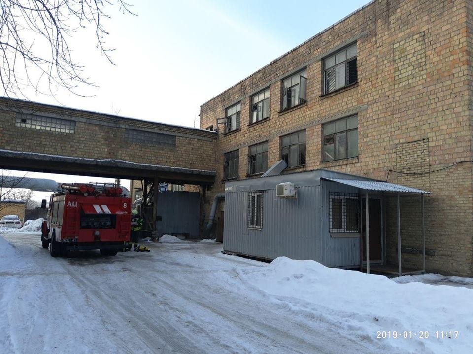 На месте происшествия работали 7 единиц основной и специальной пожарно-спасательной техники и 35 человек личного состава На месте происшествия работали 7 единиц основной и специальной пожарно-спасательной техники и 35 человек личного состава