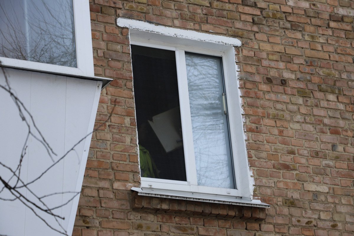 Горела квартира на втором этаже 5-этажного дома Горела квартира на втором этаже 5-этажного дома