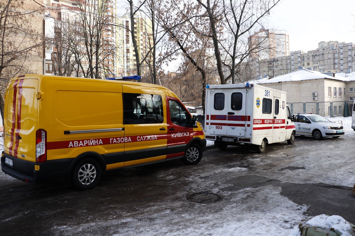 Предварительно, на кухне вспыхнул газ, что и спровоцировало пожар Предварительно, на кухне вспыхнул газ, что и спровоцировало пожар