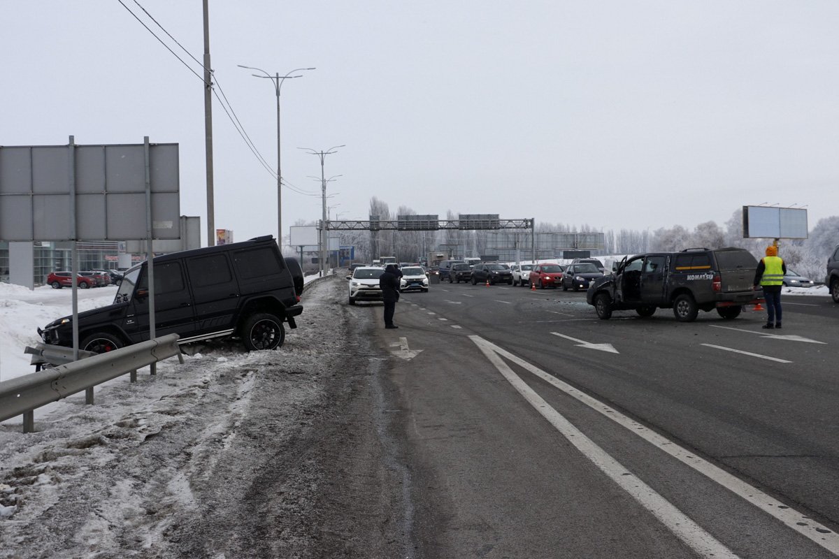 В воскресенье, 20 января, под Киевом на Бориспольской трассе произошло ДТП с пострадавшими В воскресенье, 20 января, под Киевом на Бориспольской трассе произошло ДТП с пострадавшими