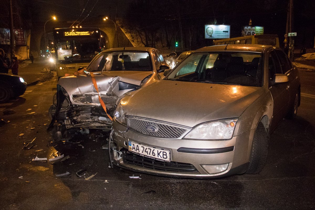 20 января в Киеве по адресу улица Вышгородская, 4 произошло ДТП