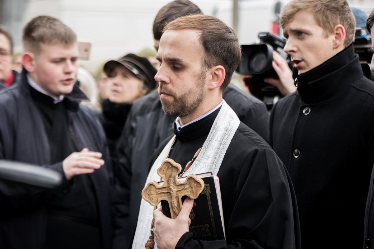 Памятную доску осветили и прочли молебен о Симоне Петлюре Памятную доску осветили и прочли молебен о Симоне Петлюре