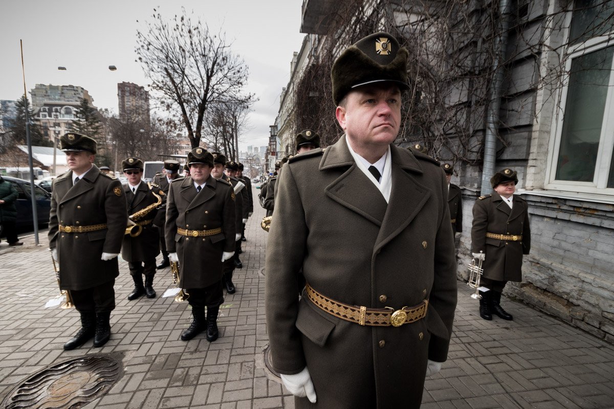 Военный оркестр сопровождал церемонию открытия барельефа Военный оркестр сопровождал церемонию открытия барельефа