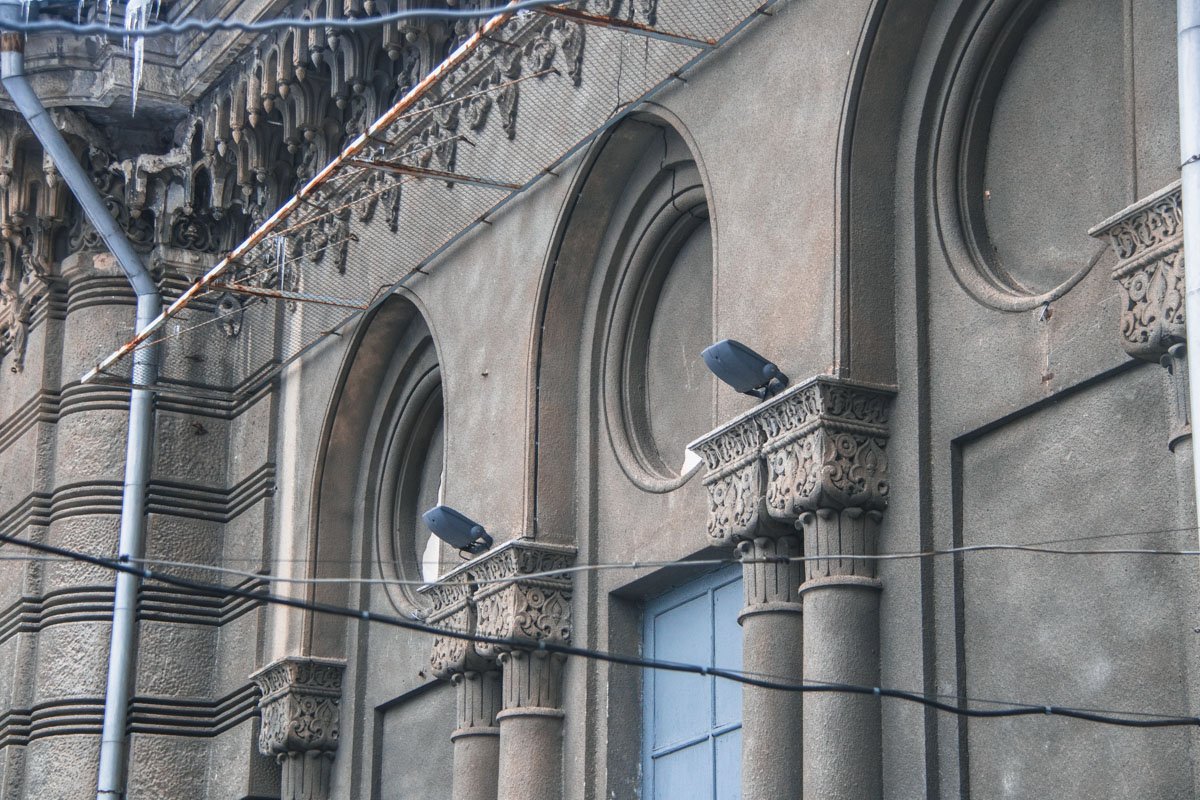 В этом строении были и учреждение политпросвещения, и дом народов востока, а также кинотеатр Заря и кукольный театр