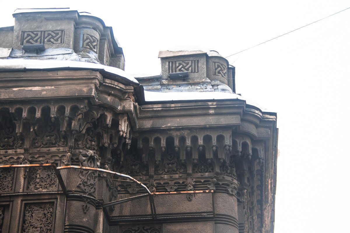 Культурные деятели долгое время содержали здание за свои деньги