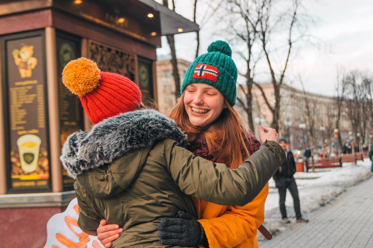 Обнимать можно ярко Обнимать можно ярко