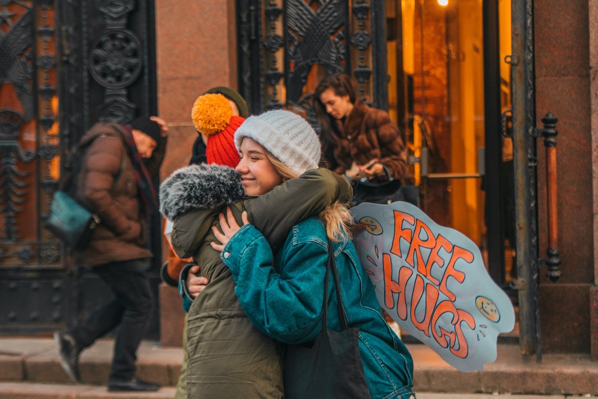 Обнимать можно мягко Обнимать можно мягко