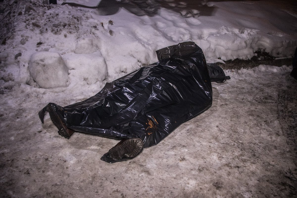 Он оказался охранником супермаркета Billa, который находится рядом