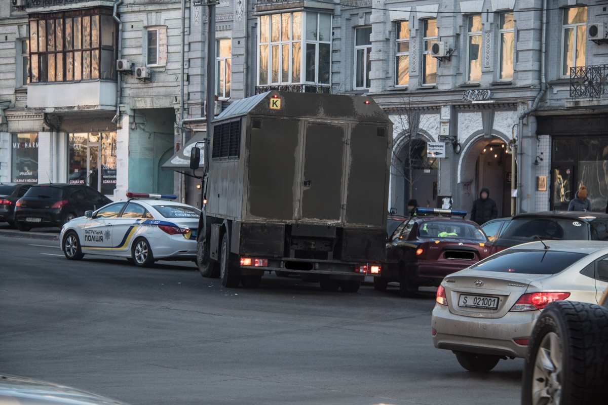 МАЗ ехал в колоне и с сопровождением МАЗ ехал в колоне и с сопровождением