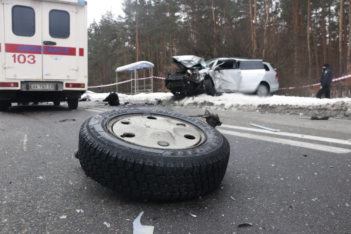 Предварительно, "Таврия" ехала в сторону Киева, а Volkswagen в обратном направлении