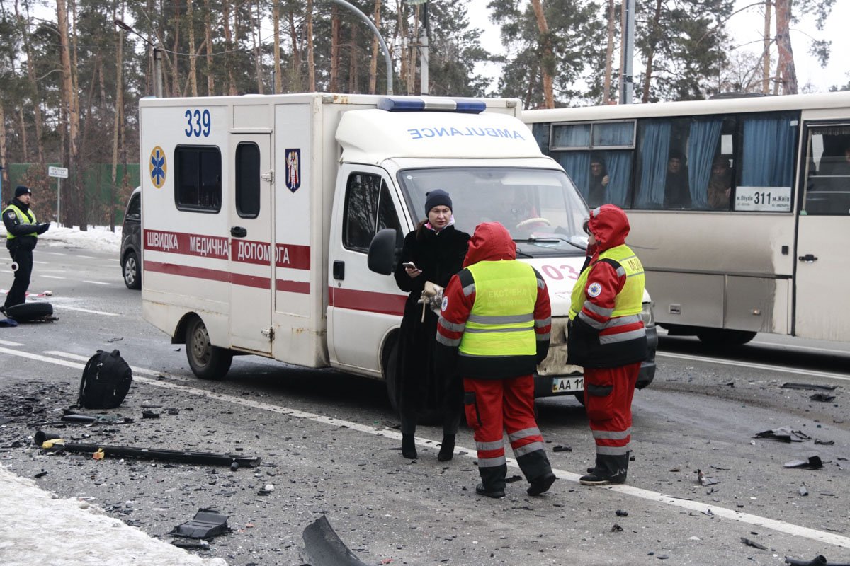 На месте работают патрульная полиция и следственно-оперативная группа и медики
