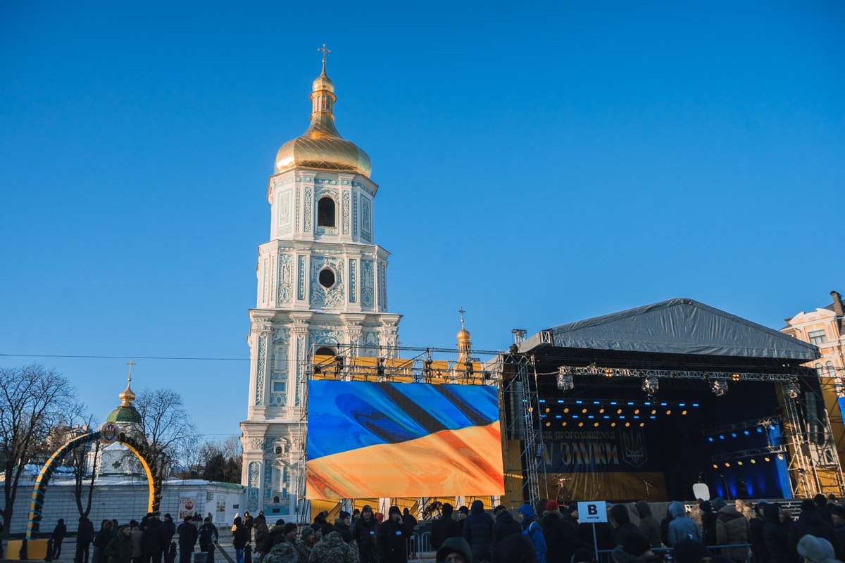 Софийскую площадь украсили национальной символикой
