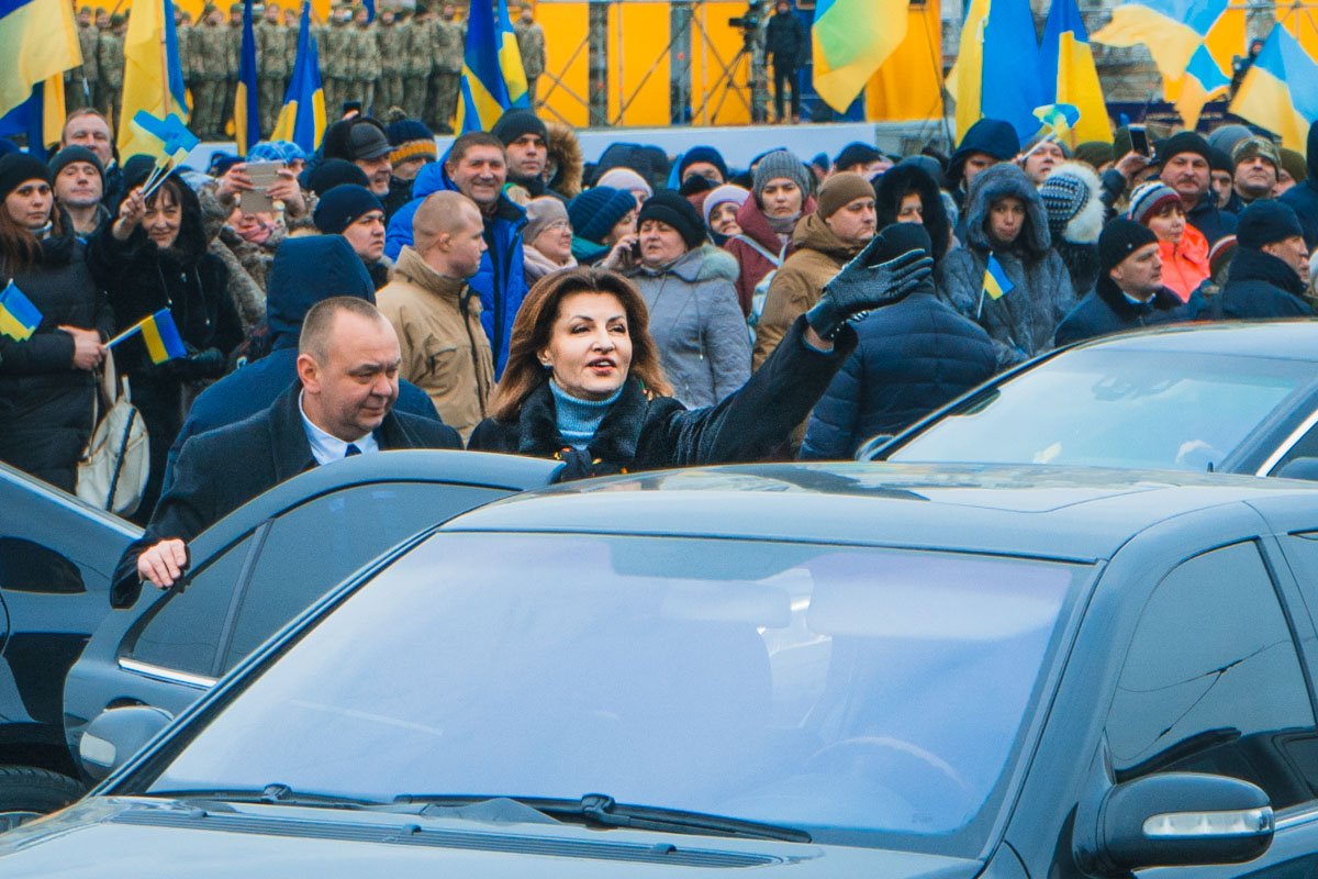 Позже приехал Порошенко с супругой