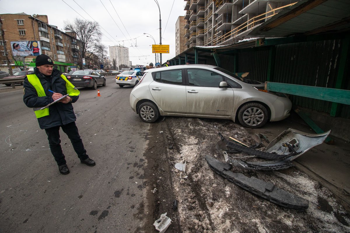 Водитель Nissan получил травмы головы