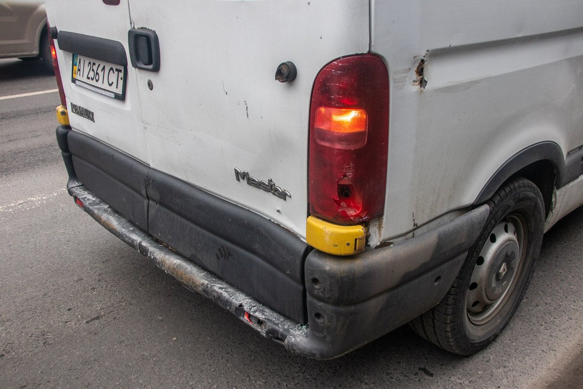 Volkswagen ударил Renault боковой дверью