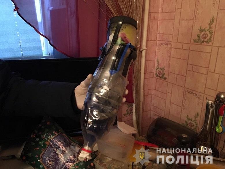 В помещении оперативники обнаружили по 50 грамм амфетамина и канабиса, 100 грамм пропена и бутерат