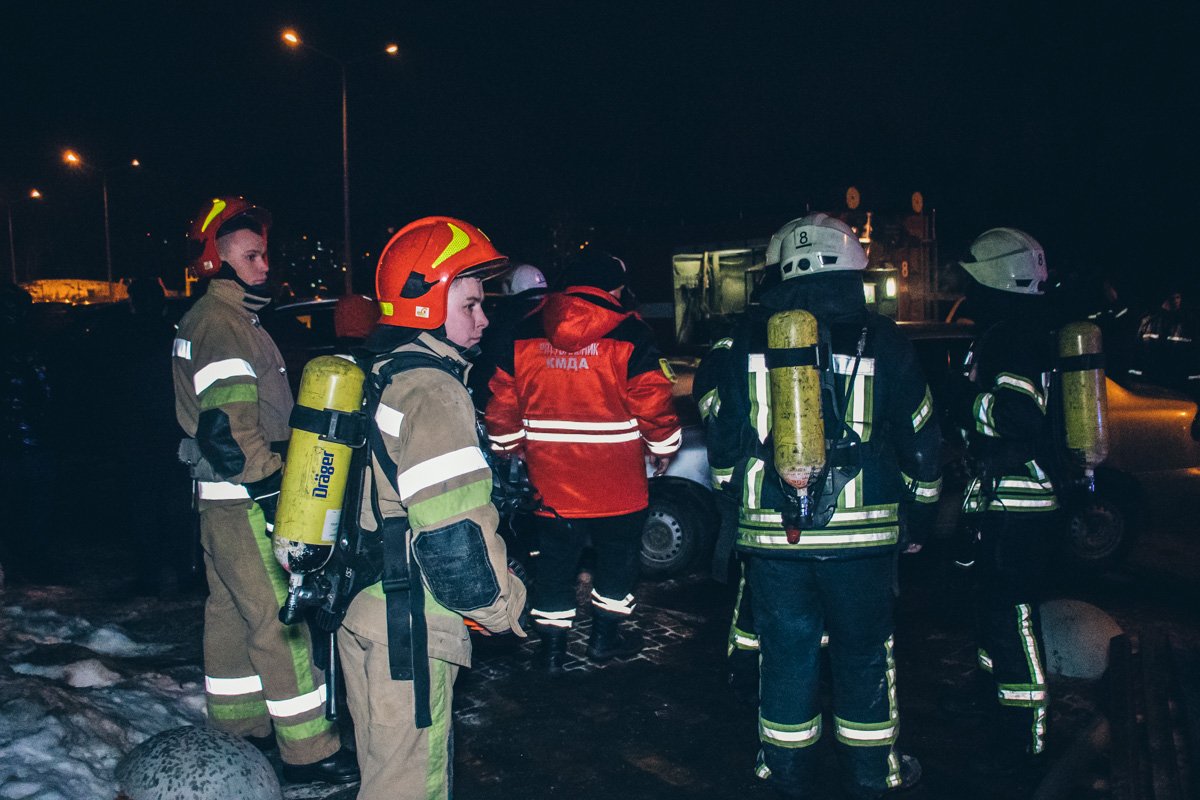 На месте происшествия работали 14 единиц спецтехники и 53 человека личного состава