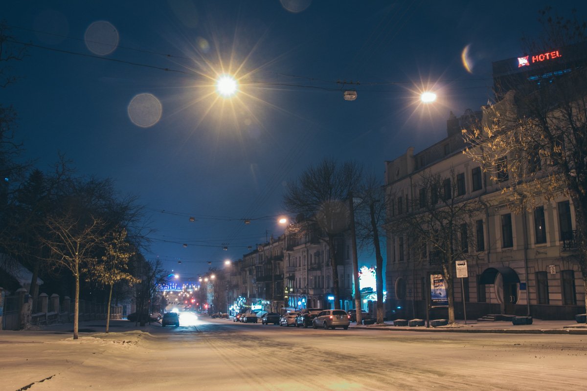 Пролегает от бульвара Тараса Шевченко до Вокзальной площади