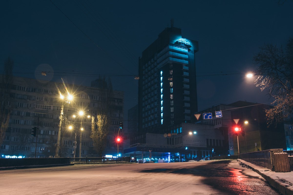 Пересечение с бульваром Тараса Шевченко в верхнем конце улицы