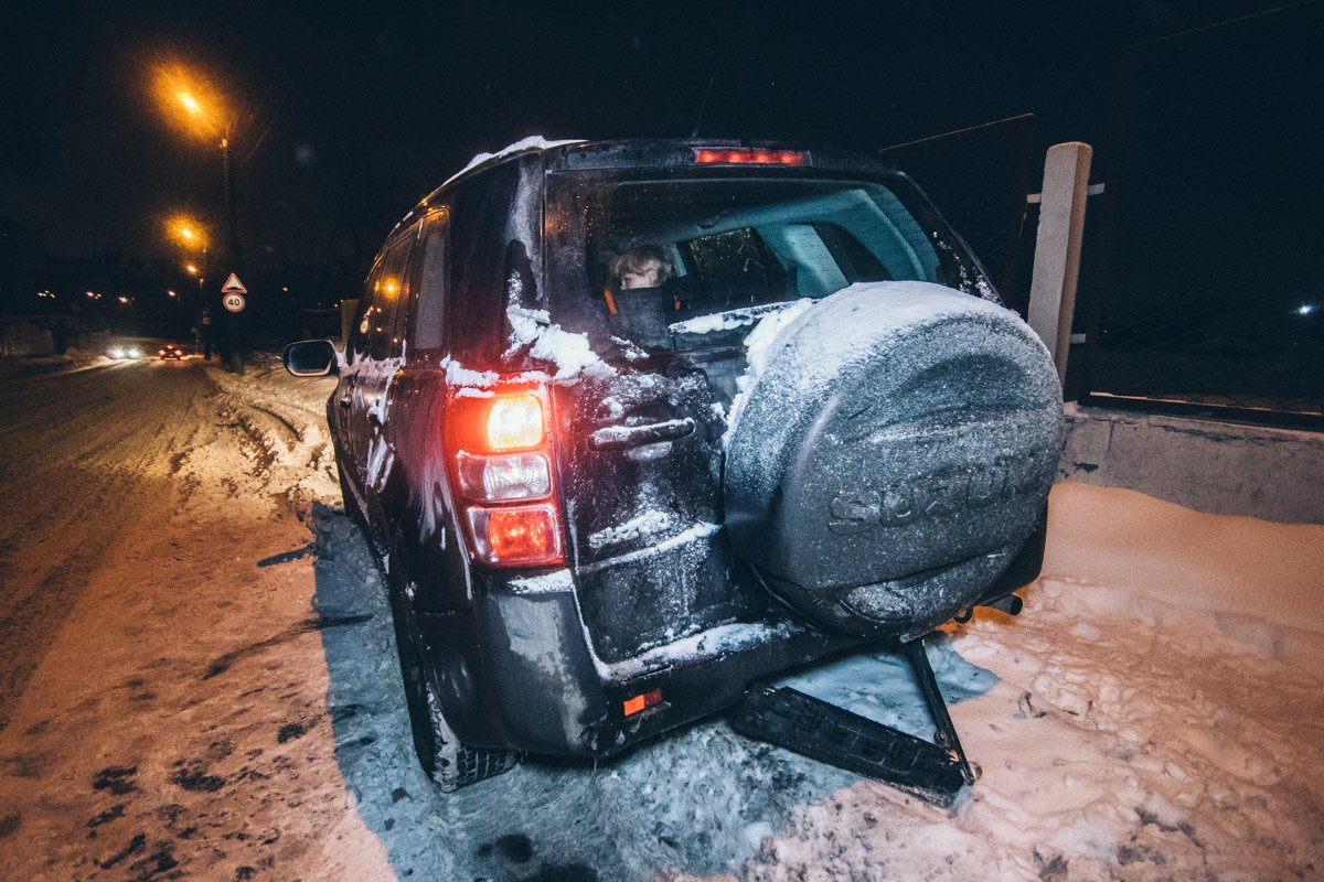 Мужчина за рулем Volkswagen Passat в неадекватном состоянии протаранил едущий спереди Suzuki Grand Vitara