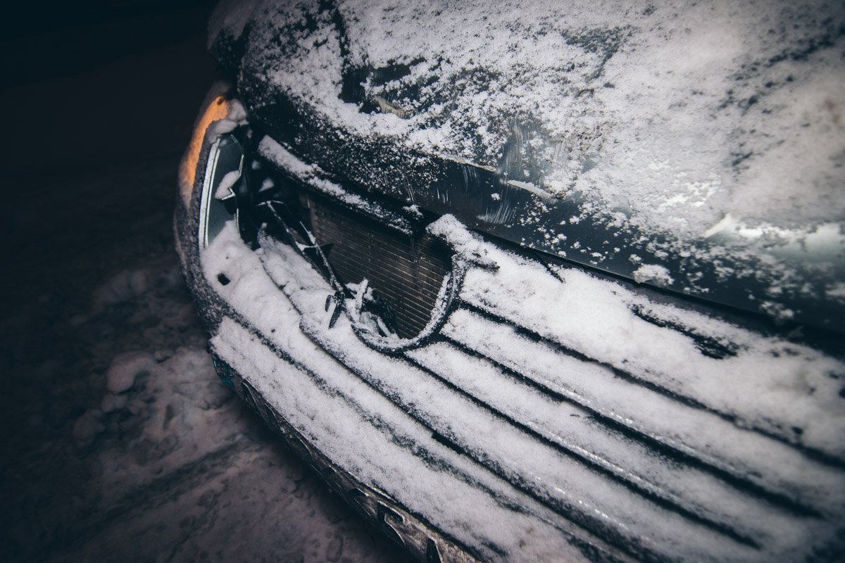 У Volkswagen незначительно повредился перед