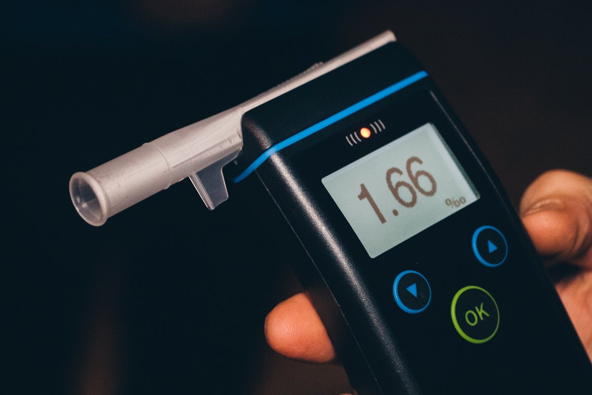 Правоохранители обнаружили 1,66 промилле алкоголя в крови злоумышленника, что в несколько раз превышает допустимую норму