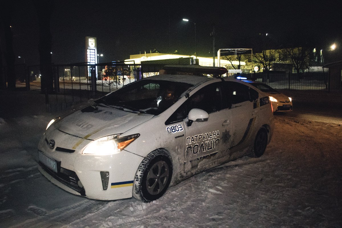 На месте работали два экипажа патрульной полиции
