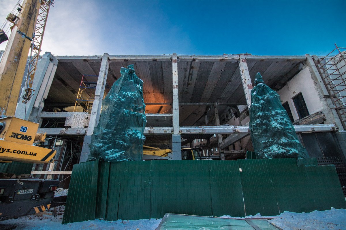 В Киеве демонтировали фасад кинотеатра "Зоряный": как здание выглядит сейчас 11