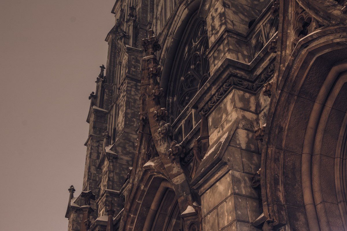 Компания, которая реализует проект, занималась подсветкой Собора Парижской Богоматери