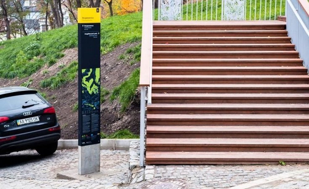 Первые 30 навигационных стендах уже установлены на улицах Киева