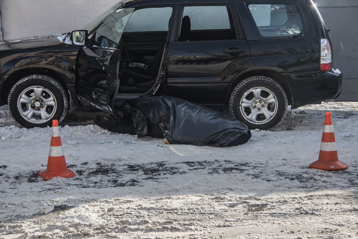 В Киеве мужчина умер за рулем автомобиля В Киеве мужчина умер за рулем автомобиля