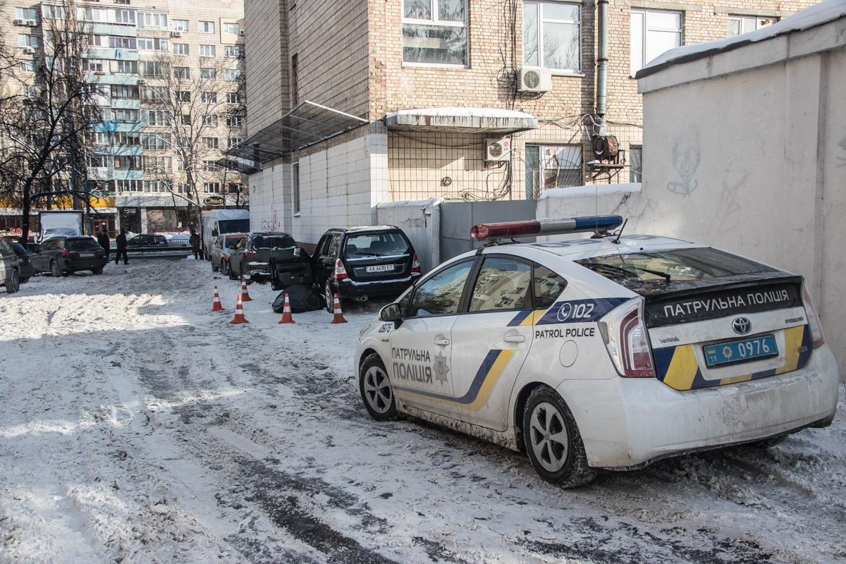 В Киеве мужчина умер за рулем автомобиля 5