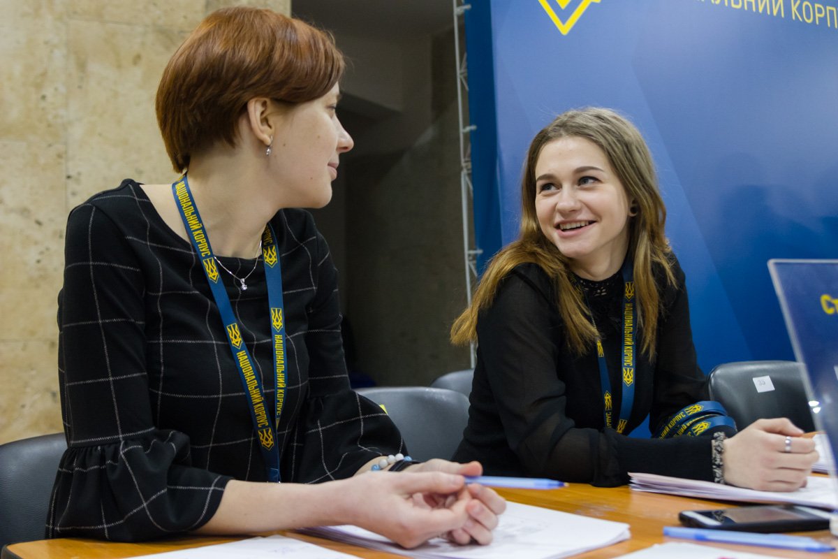 Члены «Нацкорпуса» помогают военным на фронте и хранят память о погибших героях Члены «Нацкорпуса» помогают военным на фронте и хранят память о погибших героях