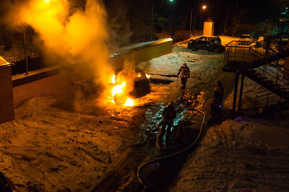 Горел автомобиль Lexus LX 570