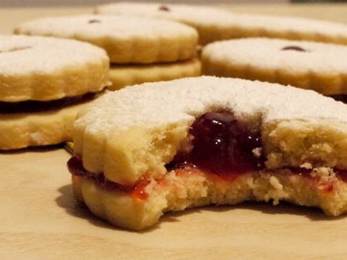 Побалуйте своих родных оригинальным и очень вкусным печеньем с повидлом