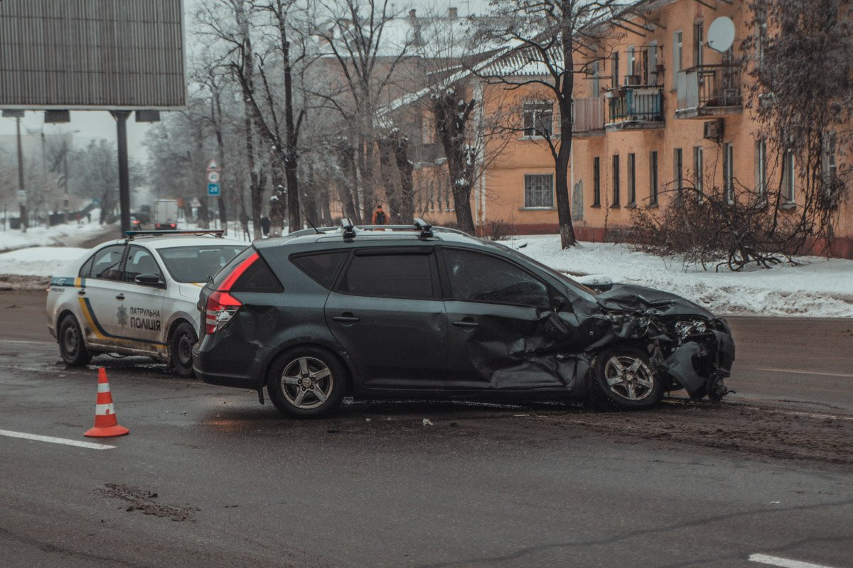 Шансов избежать аварии у "немца" было мало - водитель "корейца" пересек сплошную