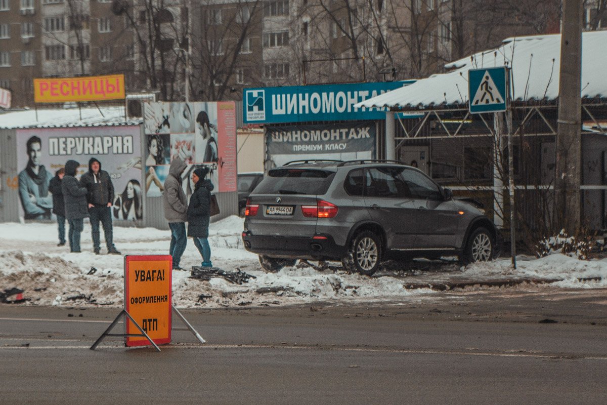 В момент аварии в салоне "немца" ехали родители с ребенком