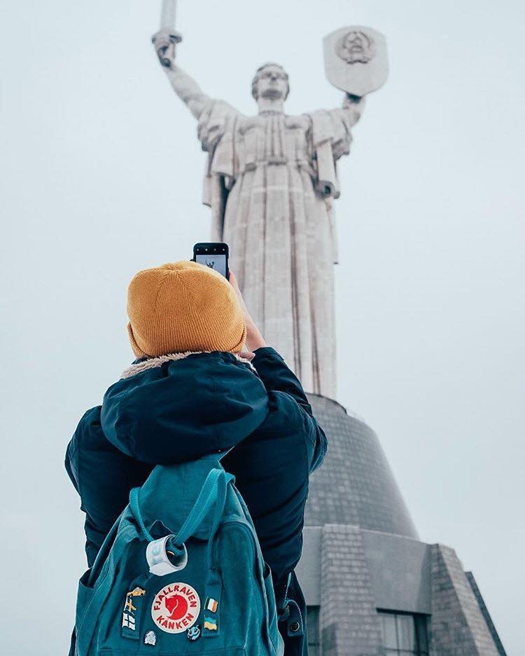 Нескучное фото на фоне памятника? Легко! Фото: @tani.klim