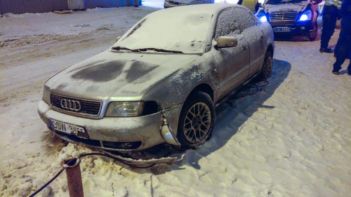 Серийный вор сбегал от полицейских и врезался в бордюр