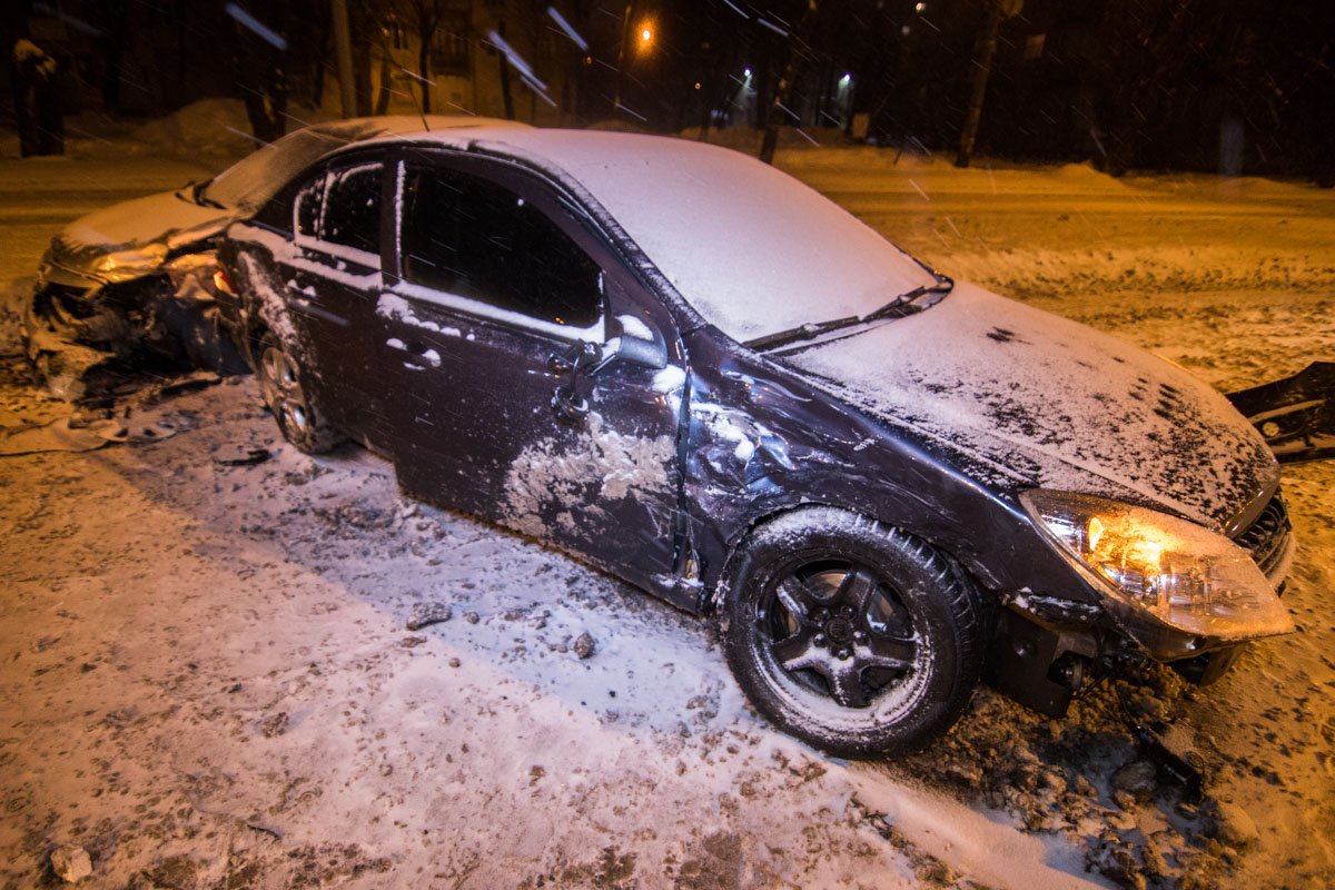 В субботу, 26 января, в Дарницком районе Киева произошла авария В субботу, 26 января, в Дарницком районе Киева произошла авария