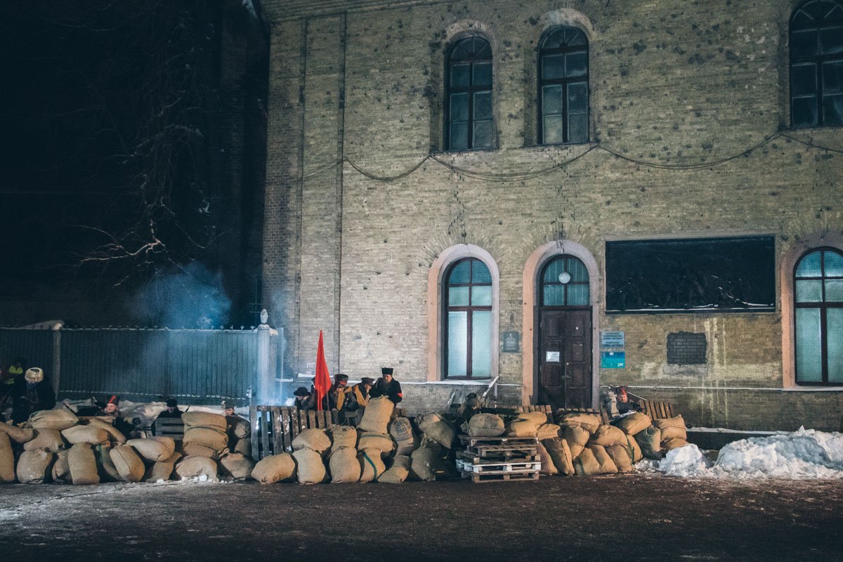 Даже погода как будто подыгрывала и добавляла антуража: ведь 101 год назад январские морозы были такими же суровыми - если не сильнее Даже погода как будто подыгрывала и добавляла антуража: ведь 101 год назад январские морозы были такими же суровыми - если не сильнее