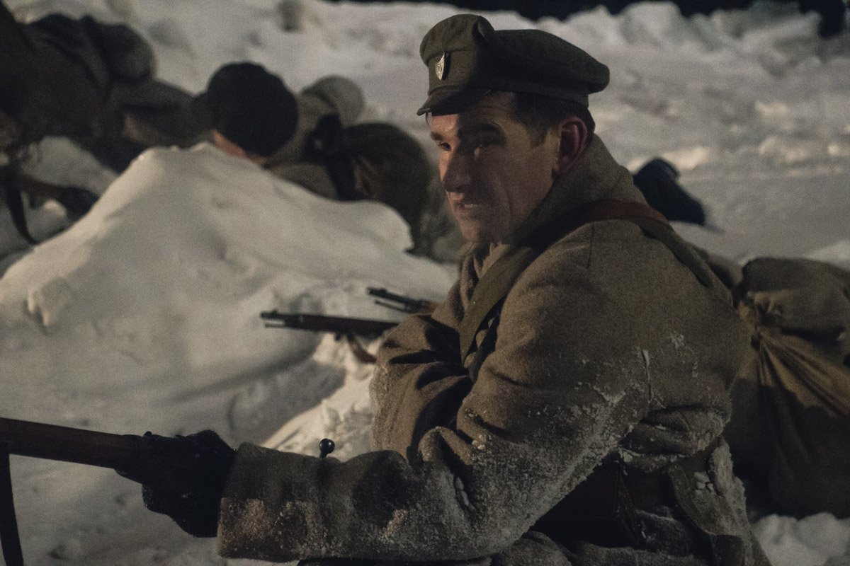 Все проходило на том же месте, что и много лет назад: на нереставрированном фасаде завода до сих пор видны вмятины и дыры от пуль и снарядов Все проходило на том же месте, что и много лет назад: на нереставрированном фасаде завода до сих пор видны вмятины и дыры от пуль и снарядов