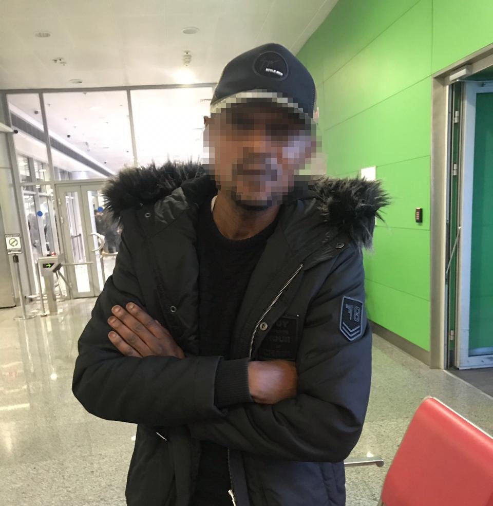 Во время пограничного контроля в аэропорту "Борисполь" сотрудники Госпогранслужбы задержали гражданина Конго Во время пограничного контроля в аэропорту "Борисполь" сотрудники Госпогранслужбы задержали гражданина Конго