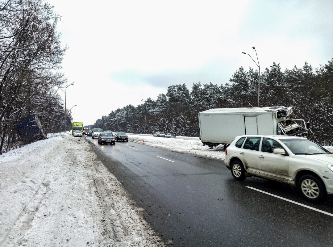 ДТП произошло на участке Броварского проспекта между постом полиции и Киевской птицефабрикой