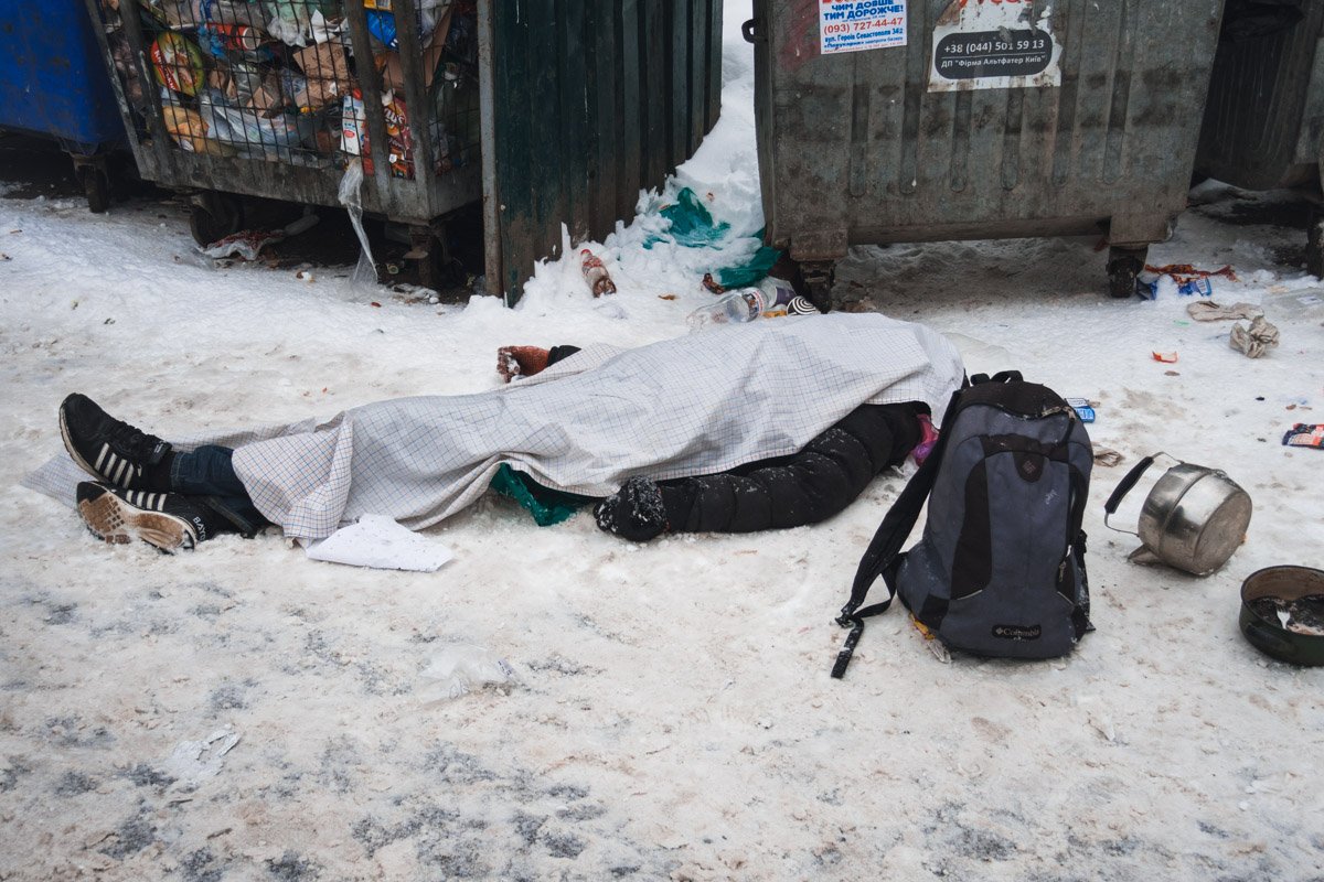 В воскресенье, 27 января, в Киеве по адресу улица Борщаговская, 173/187 обнаружили труп мужчины