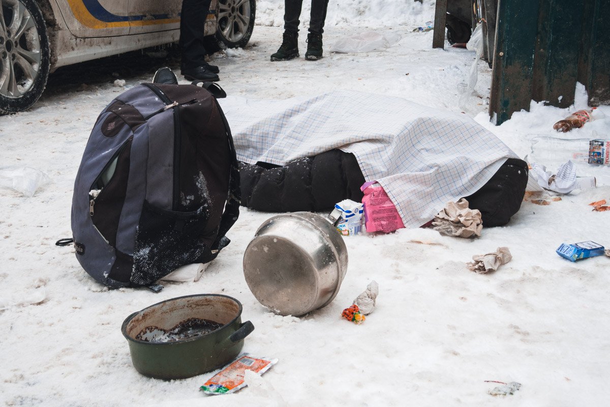 Во время смотра тела следов насильственной смерти обнаружено не было