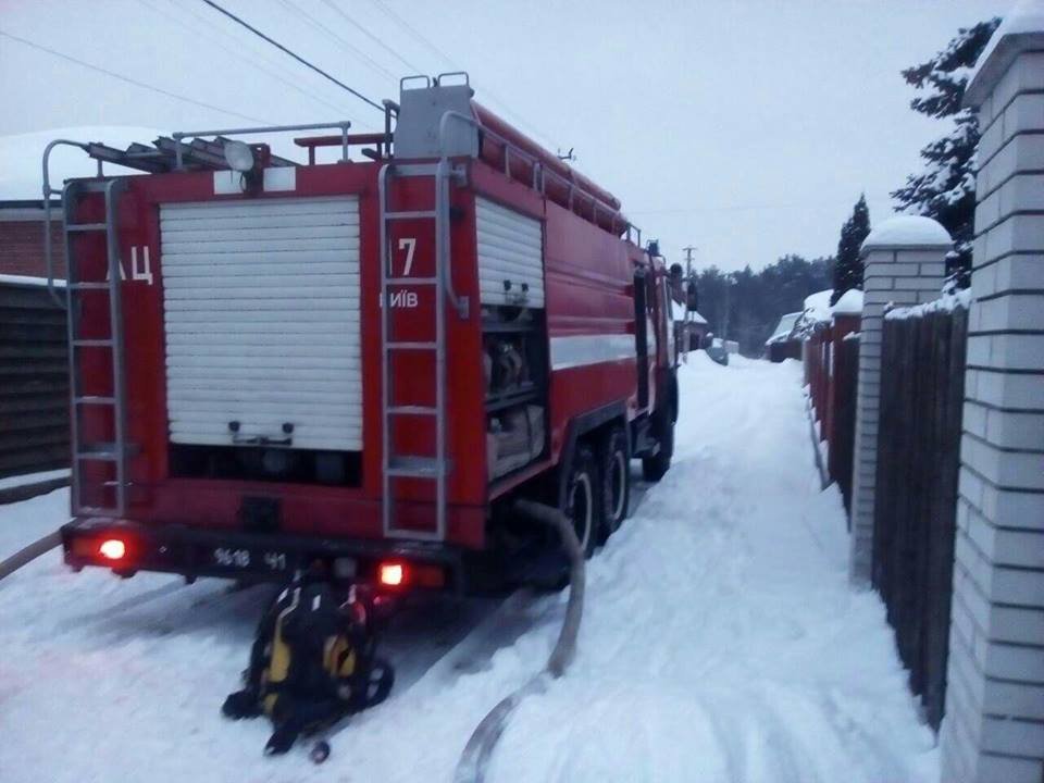 На месте событий работали 5 единиц пожарно-спасательной техники и около 20 человек личного состава На месте событий работали 5 единиц пожарно-спасательной техники и около 20 человек личного состава