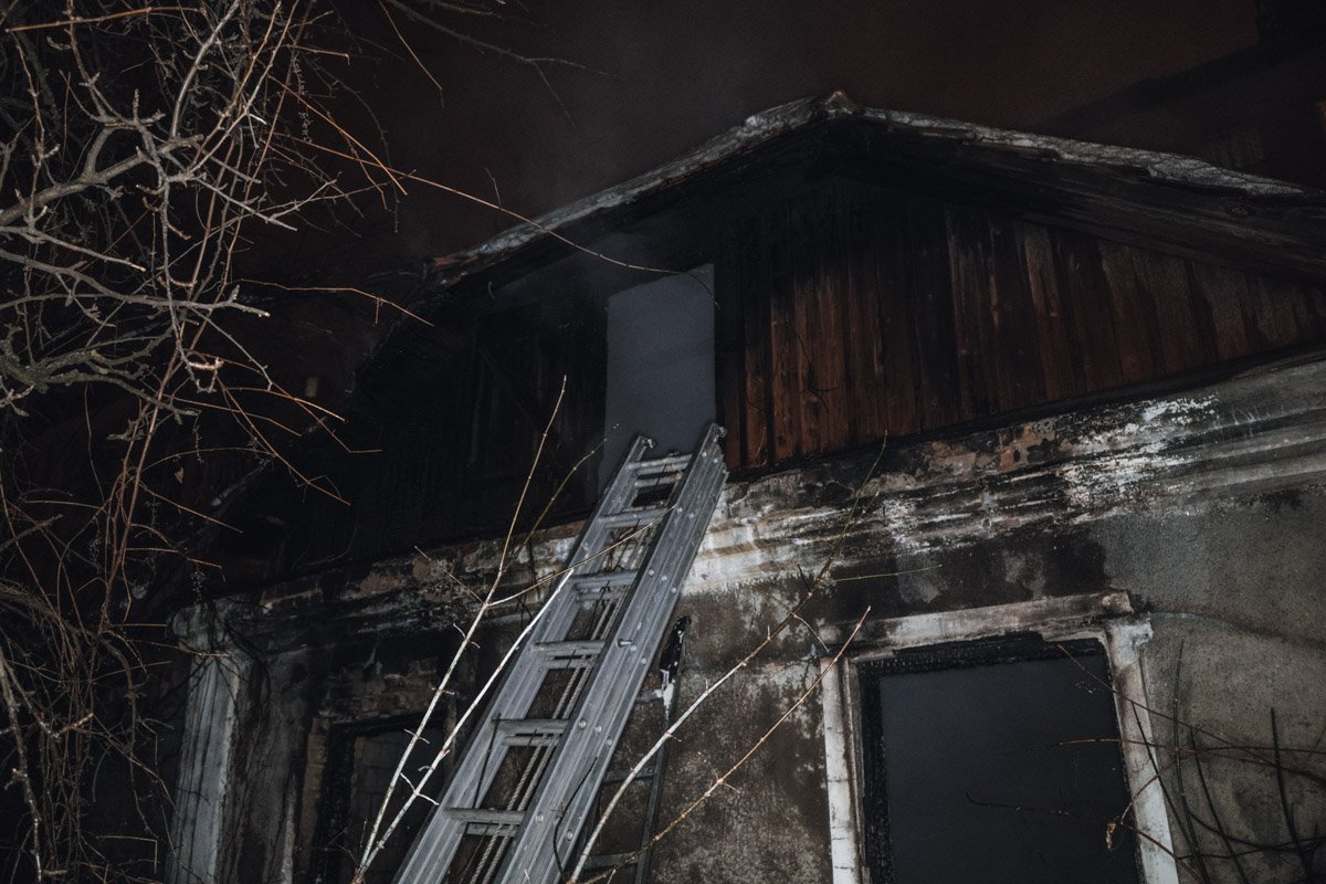 В здании жили пятеро бездомных